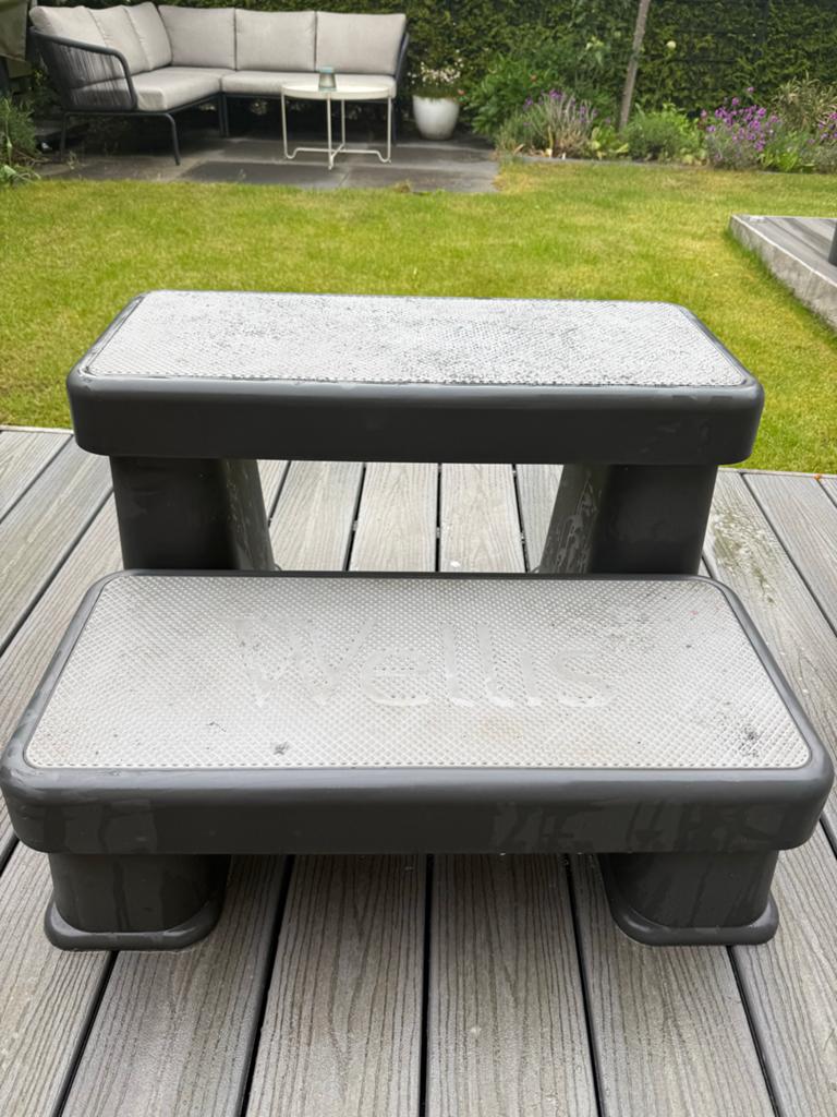 Wellis jacuzzitrap, Ophalen, Trap