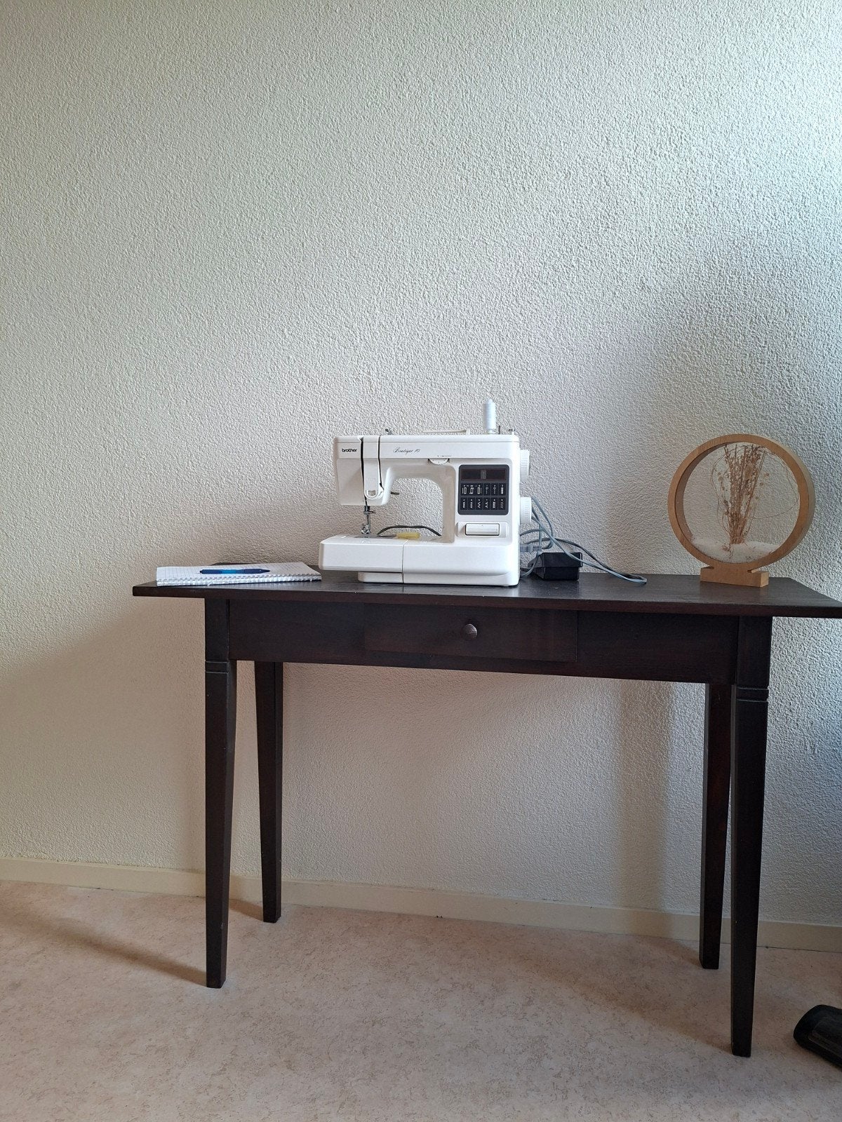sidetable donkerbruin, Ophalen, Gebruikt, 100 tot 150 cm, 25 tot 50 cm