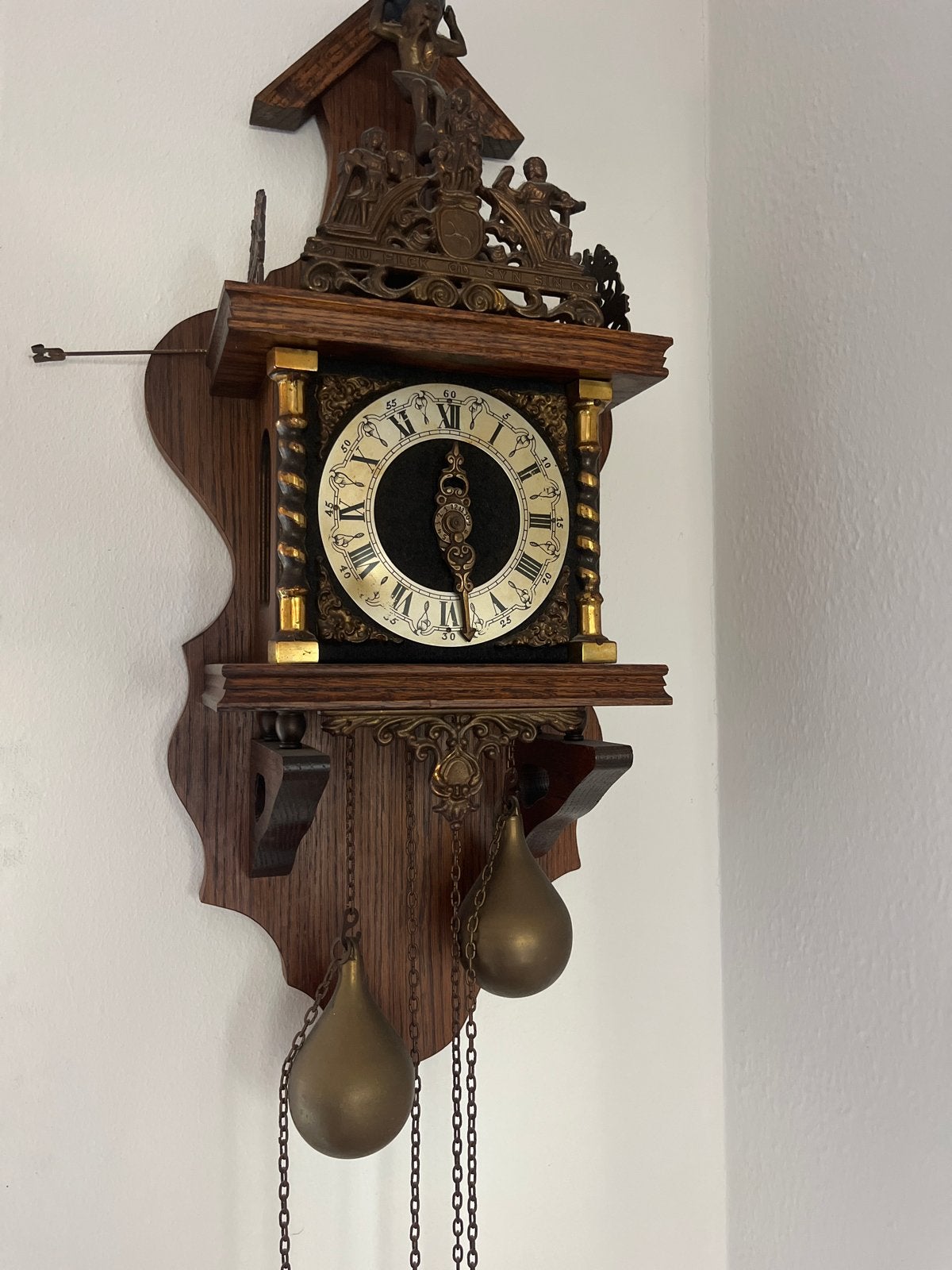 Antieke Wandklok met Gewichten - Rijkelijk Versierd, Ophalen
