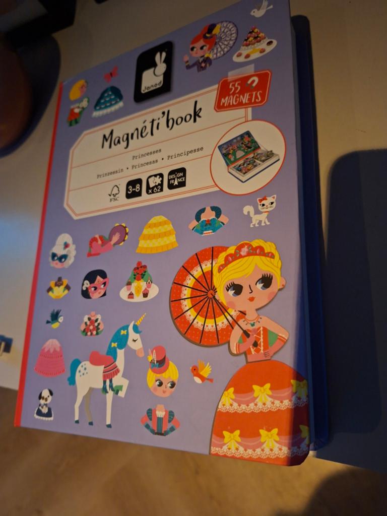 Janod Magneti'book Prinsessen Magnetisch Boek, Kinderen en Baby's, Speelgoed | Educatief en Creatief, Ophalen of Verzenden, Zo goed als nieuw