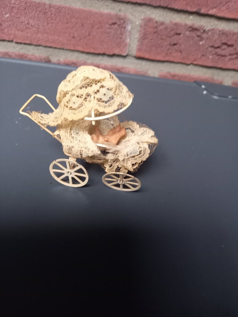 miniatuur oud poppenwagentje, Ophalen of Verzenden