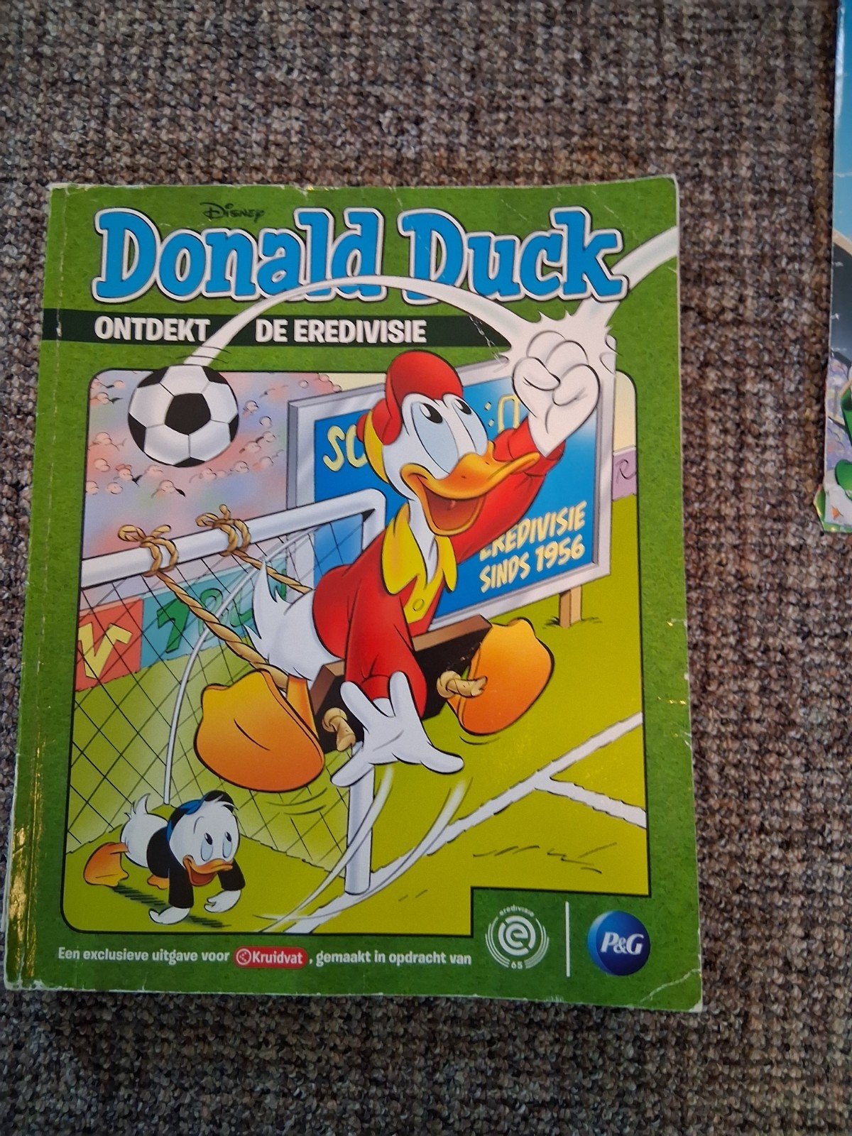 Donald Duck ontdekt eredivisie, Boeken, Eén stripboek, Ophalen of Verzenden, Gelezen