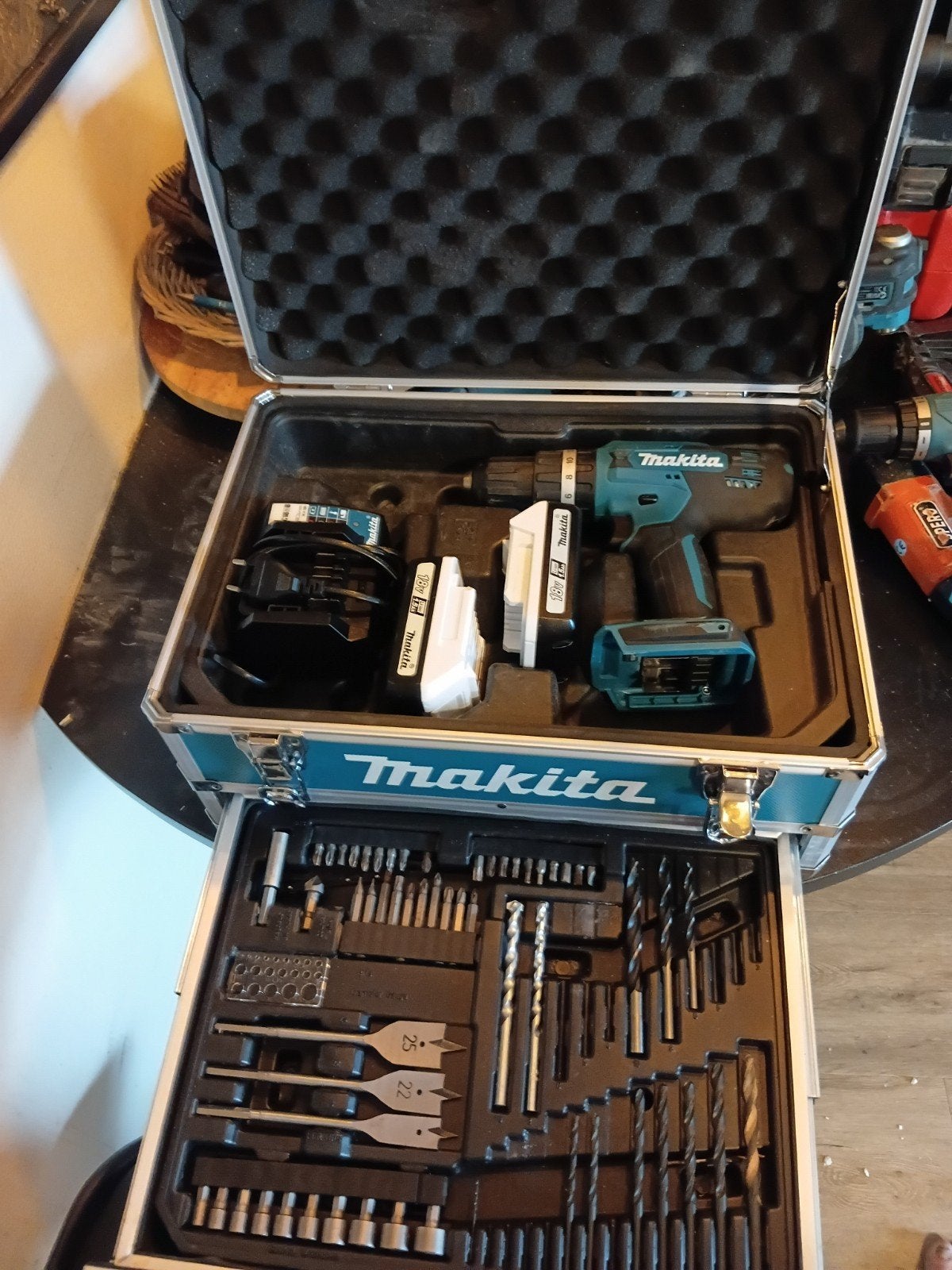 Makita Boor-/Schroefmachine Set met Koffer en Accessoires, 600 watt of meer, Variabele snelheid, Ophalen of Verzenden, Zo goed als nieuw