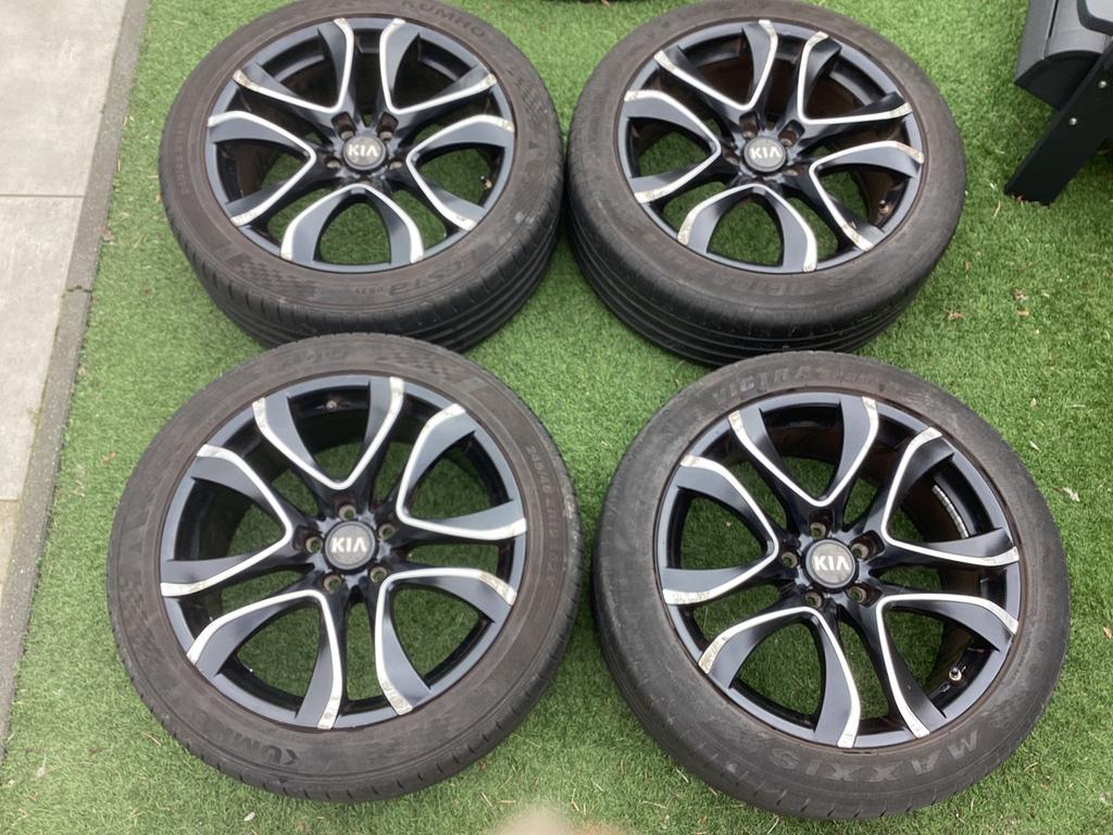 Kia Hyundai velgen met zomerband 245/45R19, Banden en Velgen, Zomerbanden, Ophalen, 19 inch