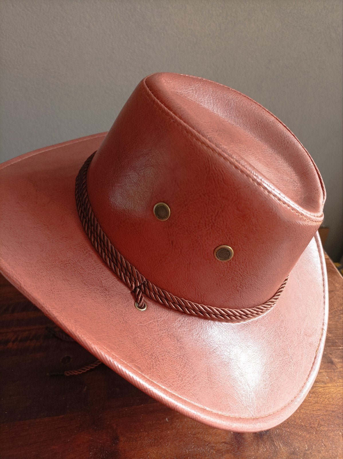 Western hoed 58 cm van imitatie leer., Kleding | Dames, Hoeden en Petten, Ophalen of Verzenden, Zo goed als nieuw, 58 cm (L, 7¼ inch) of meer
