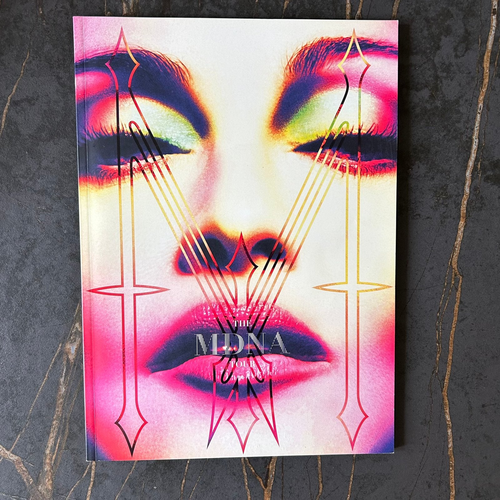 Madonna The MDNA Concert Tour 2012, Ophalen of Verzenden, Zo goed als nieuw, Boek, Tijdschrift of Artikel