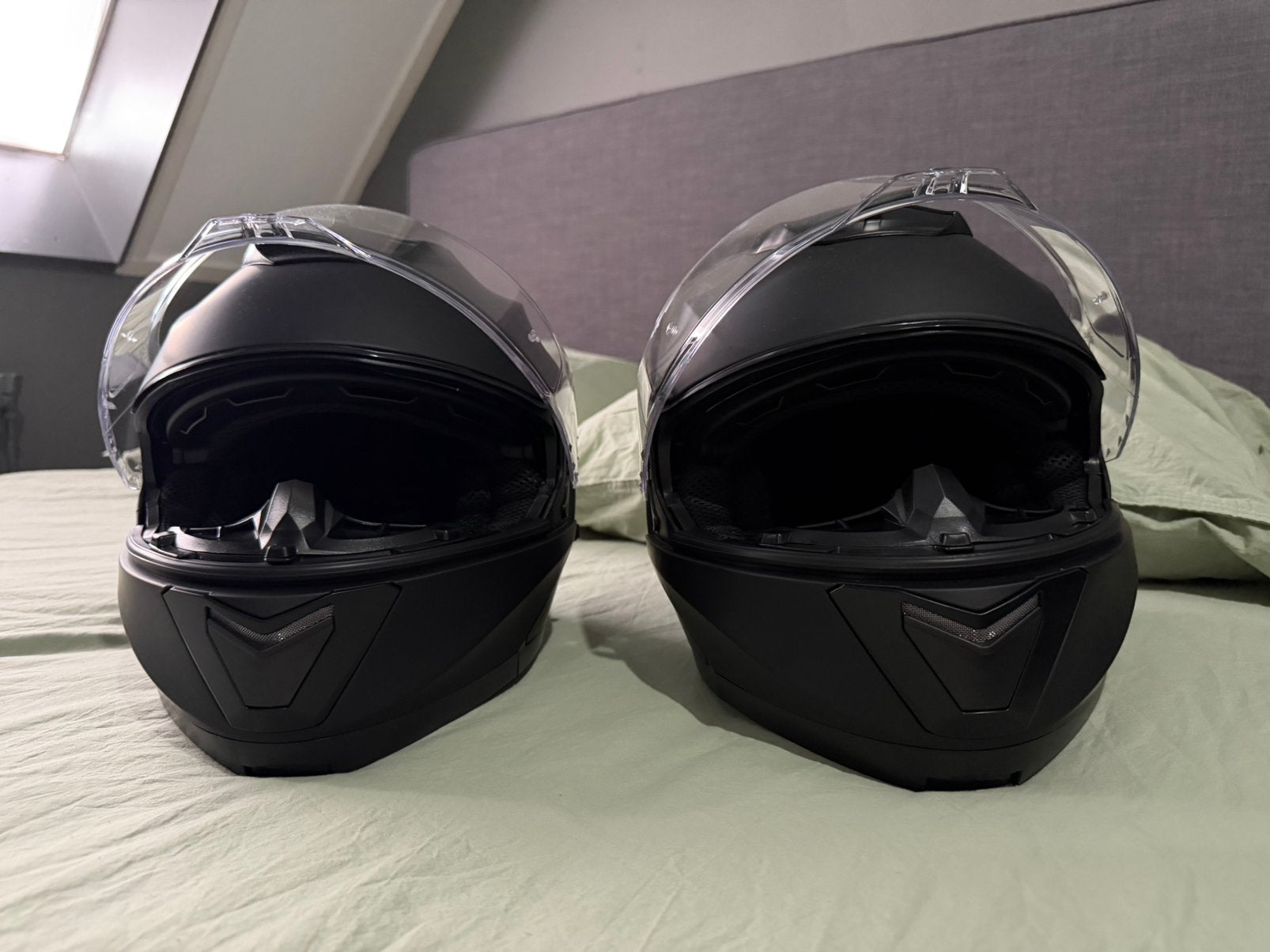 2X VinZ Santos Helm maat M en L, Fietsen en Brommers, Brommerhelmen, Ophalen, Zo goed als nieuw