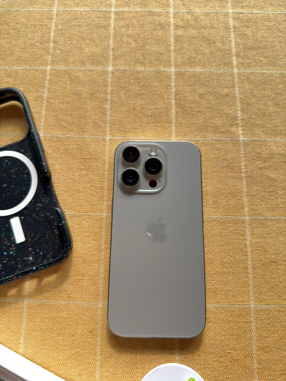 Foto 3 van iPhone16 Pro 128GB - Zo goed als nieuw!