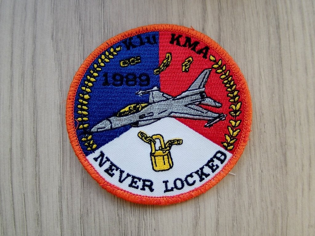 Patch KLu KMA 1989 "Never Locked", Ophalen of Verzenden, Luchtmacht, Nederland, Embleem of Badge