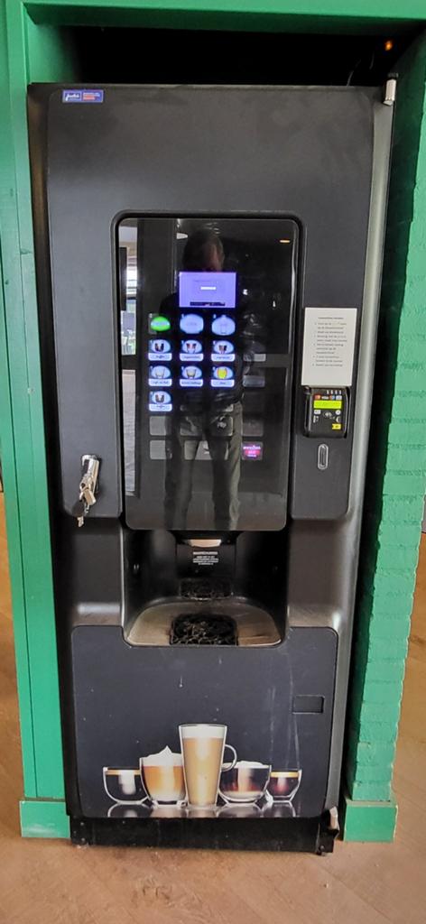 Grote koffieautomaat merk Jaski, Witgoed en Apparatuur, Koffiezetapparaten, 10 kopjes of meer, Ophalen, Zo goed als nieuw, Koffiemachine
