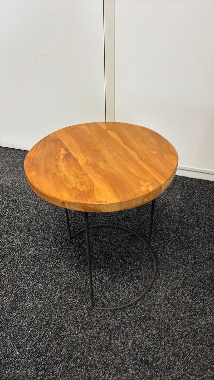 Ronde bijzettafel met houten blad en metalen onderstel, Minder dan 55 cm, Gebruikt, Rond, Hout