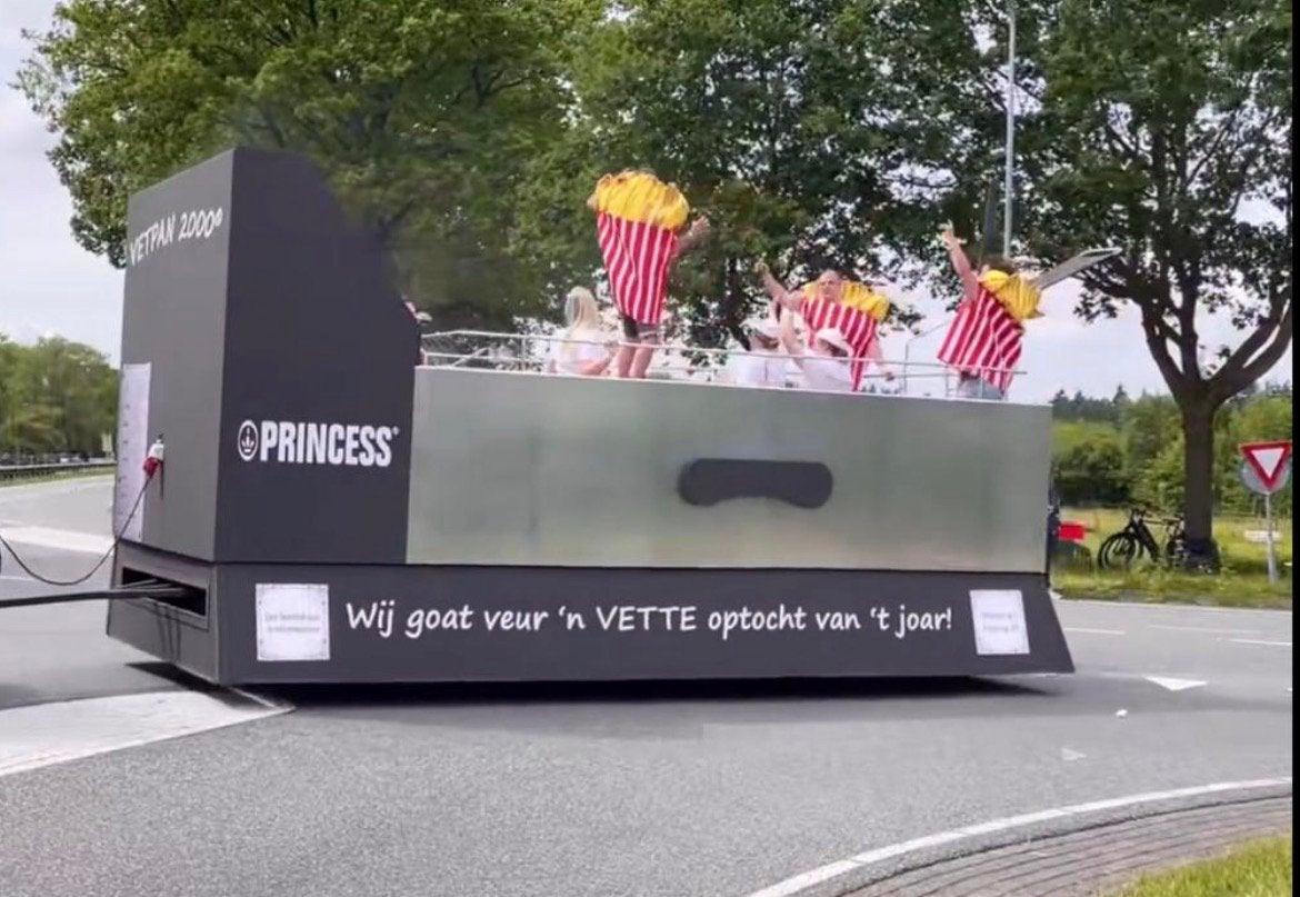 Versierde wagen: Wij goat veur ‘n VETTE optocht van ‘t joar!, Hobby en Vrije tijd, Feestartikelen | Verhuur, Ophalen, Carnaval