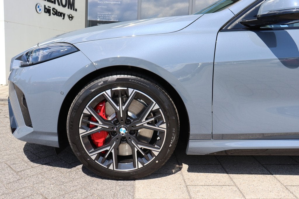 BMW 1 Serie 120 M Sport Automaat / Sportstoelen / M Adaptief, Auto's, BMW, Zwart, 156 pk, Leder, Bedrijf