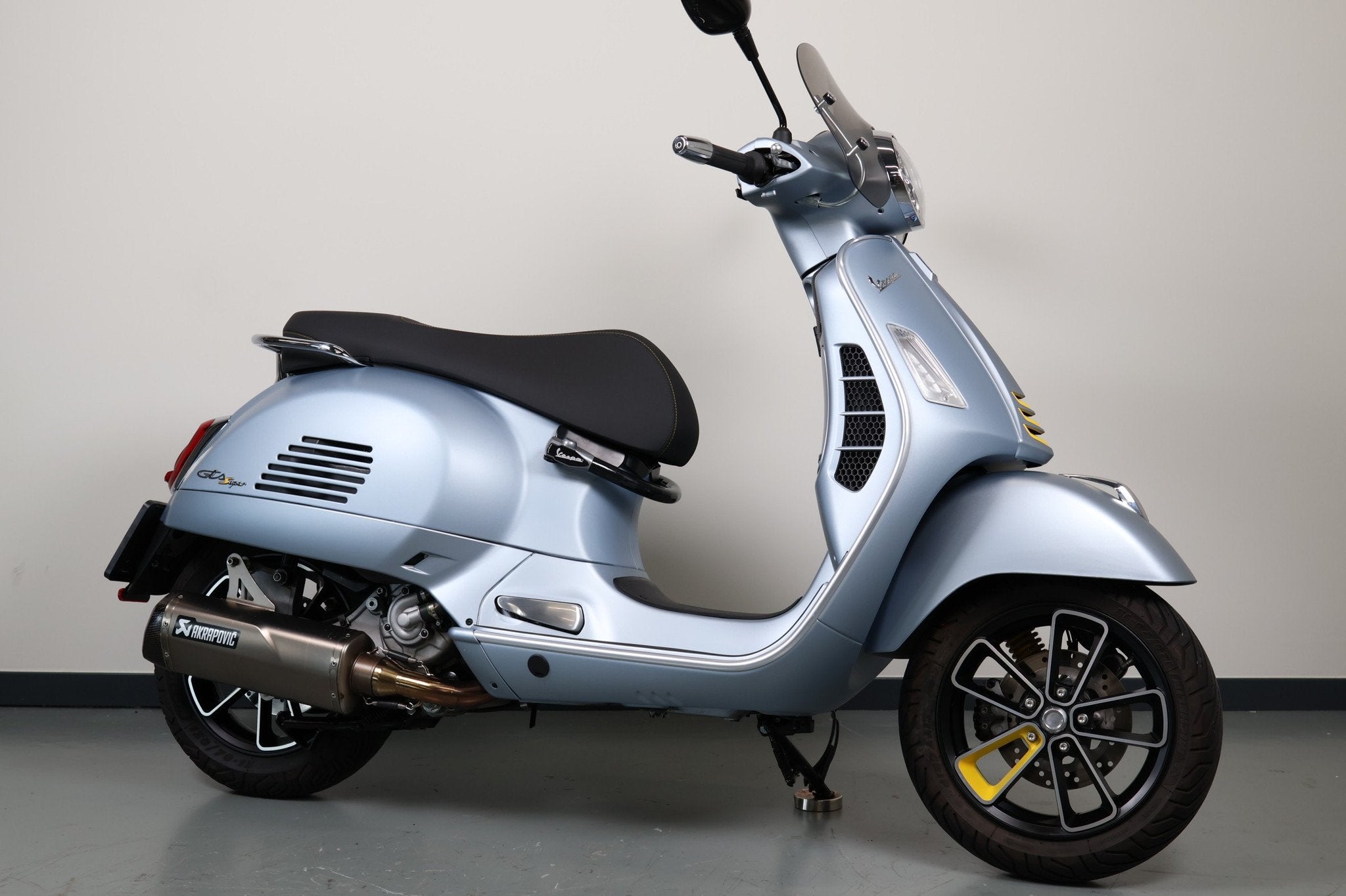 Vespa GTS 300 Super (bj 2023), Scooter, Naaldwijk Scooters, Amperestraat 1
2671 BX  Naaldwijk, NL, 12 t/m 35 kW