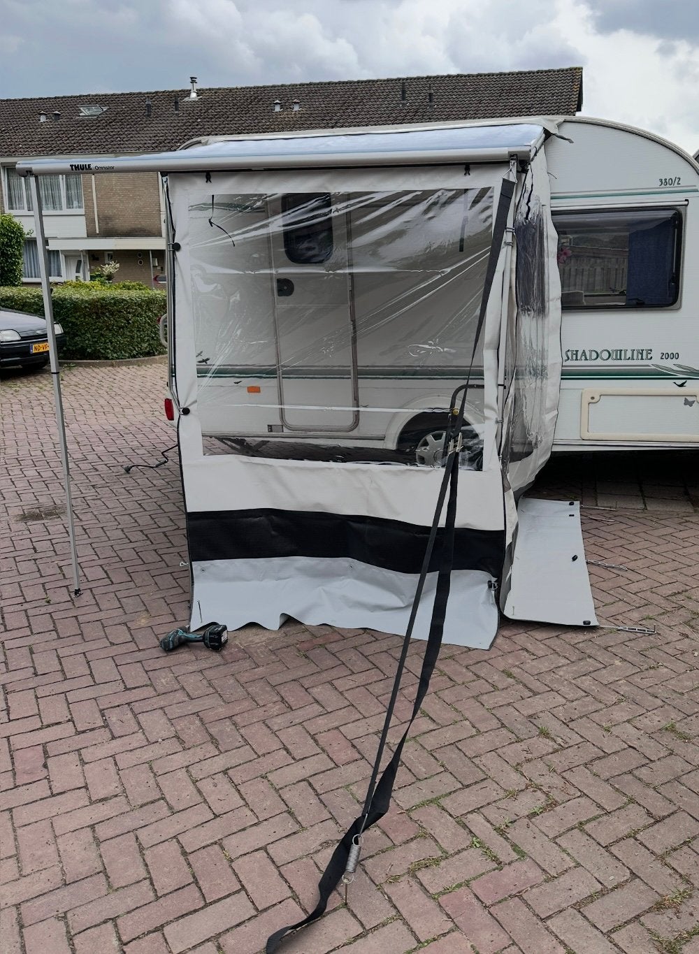 Thule Omnistor zakluifel 230 + rainblocker zij- en voorwand, Ophalen, Zo goed als nieuw
