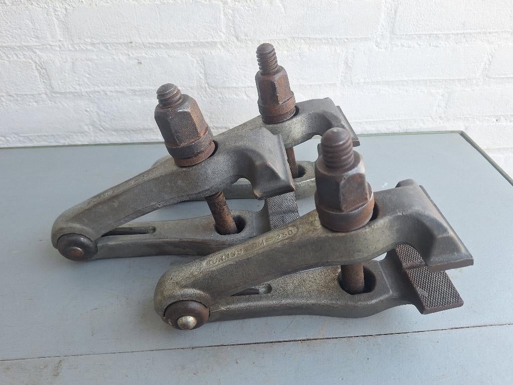 Turnus 109-250 handbankschroef/machineklemschroef, Ophalen of Verzenden, Gebruikt