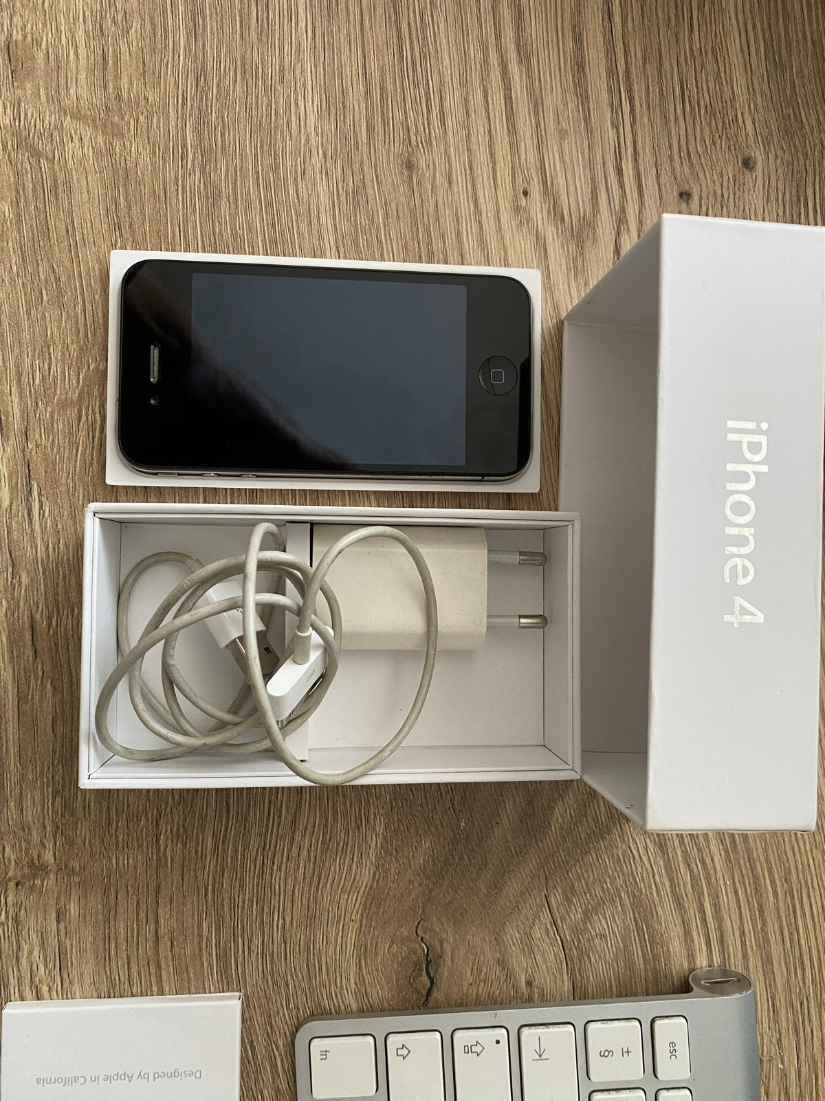 2x iPhone 4 - Zwart - Met doos en oplader, Telecommunicatie, Mobiele telefoons | Apple iPhone, Ophalen, Gebruikt, Zwart, 64 GB