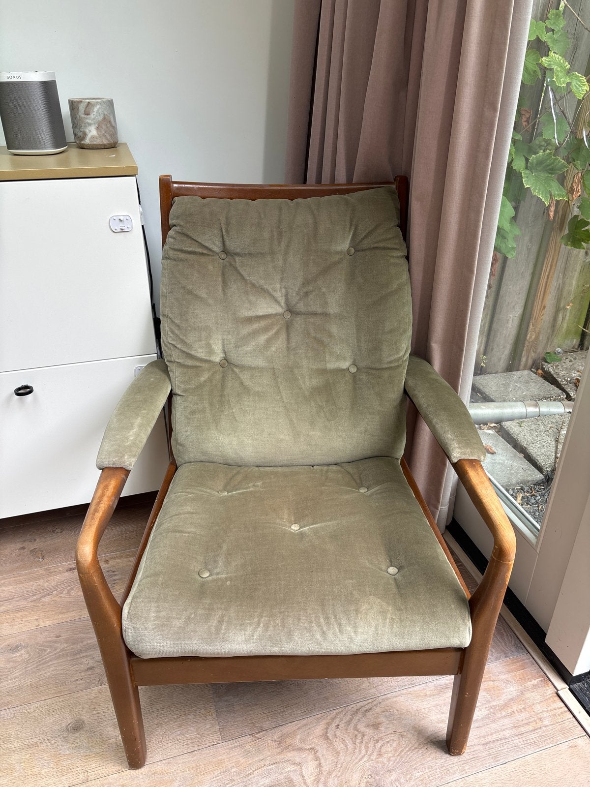 Vintage fauteuil met houten frame - Vintage arm chair, Huis en Inrichting, Fauteuils, Ophalen, Gebruikt, 75 tot 100 cm, 50 tot 75 cm