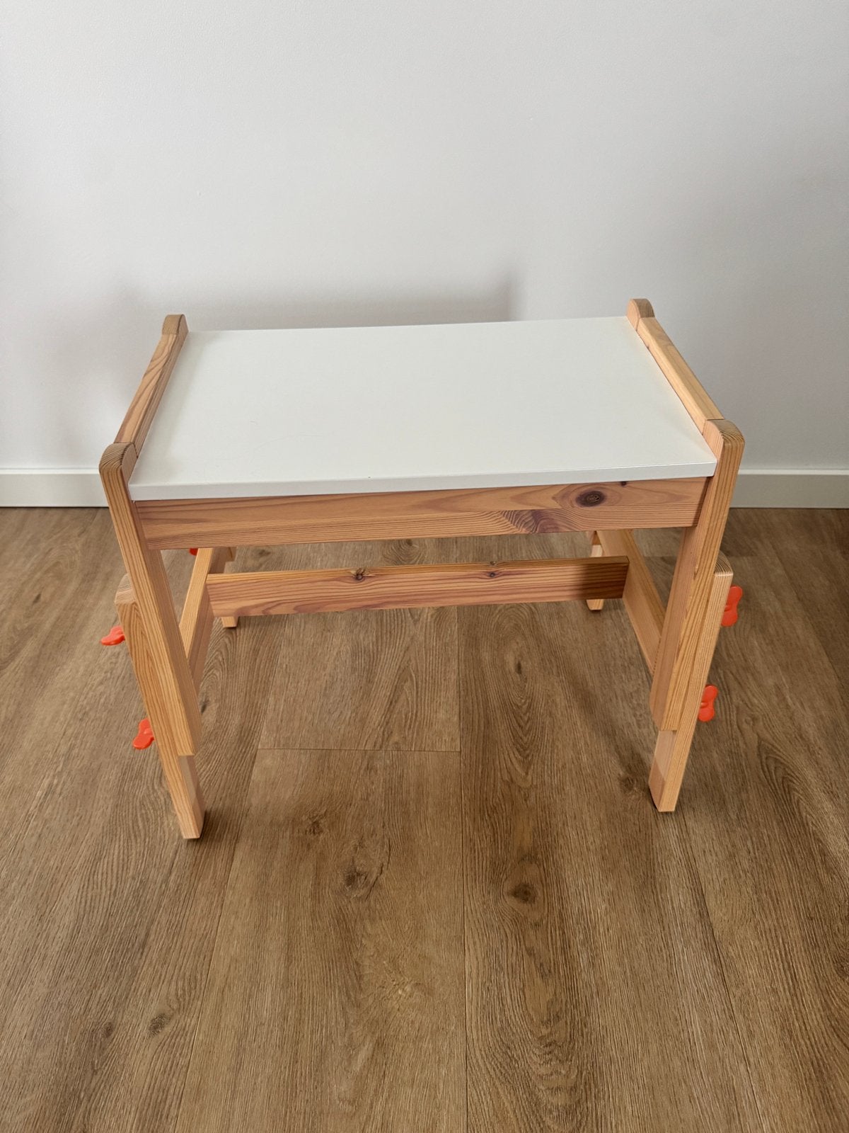 Massief houten kinderbank IKEA in zeer goede staat, Ophalen, Zo goed als nieuw, Tafel(s) en Stoel(en)