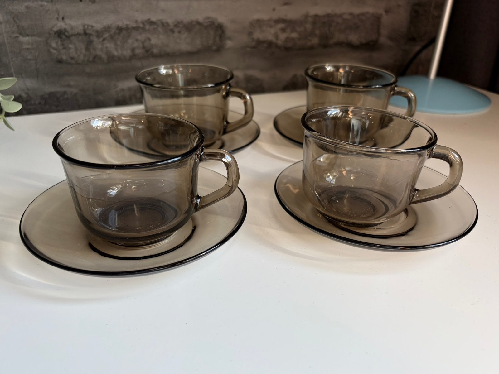 Vintage Arcoroc Rookglas Koppen en Schotels (4x) - Fumé, Huis en Inrichting, Overige merken, Vintage, Ophalen of Verzenden, Kop(pen) en/of Schotel(s)