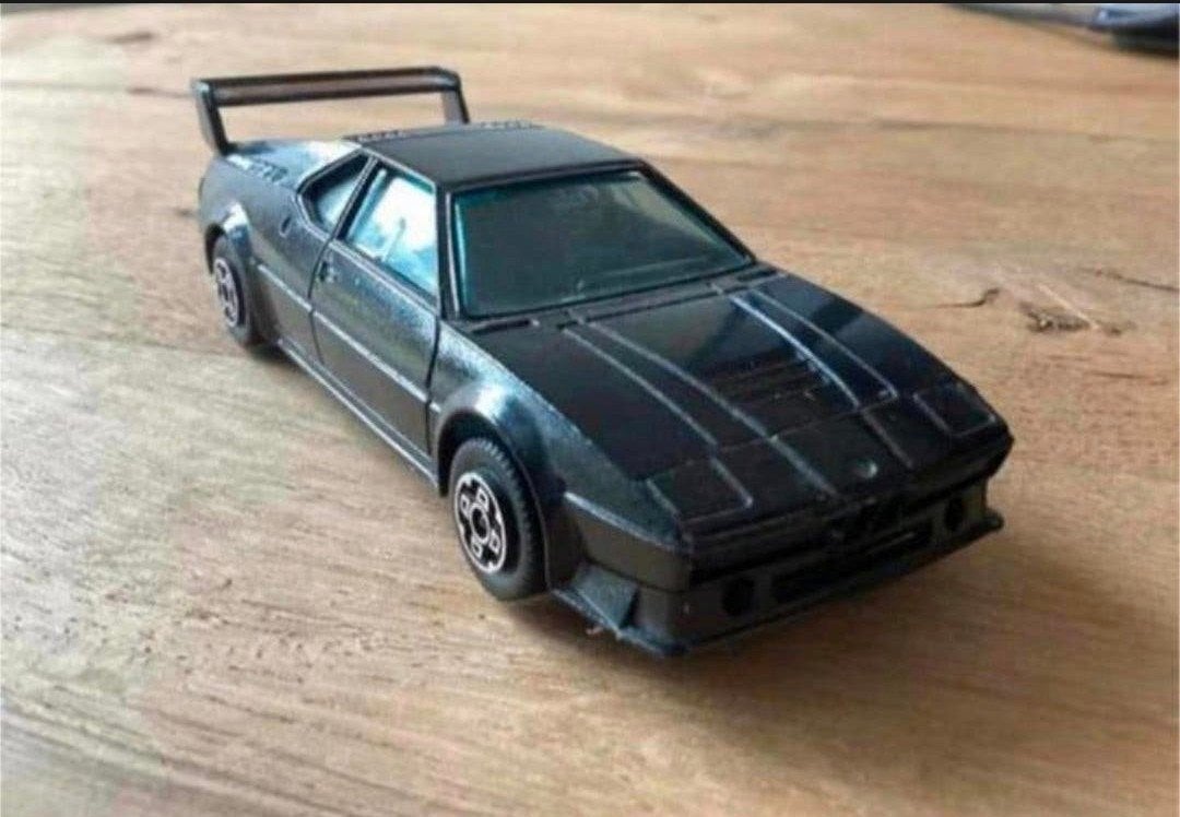 Bburago BMW M1 1:43 – Made in Italy, Ophalen of Verzenden, Zo goed als nieuw, Auto, Overige merken