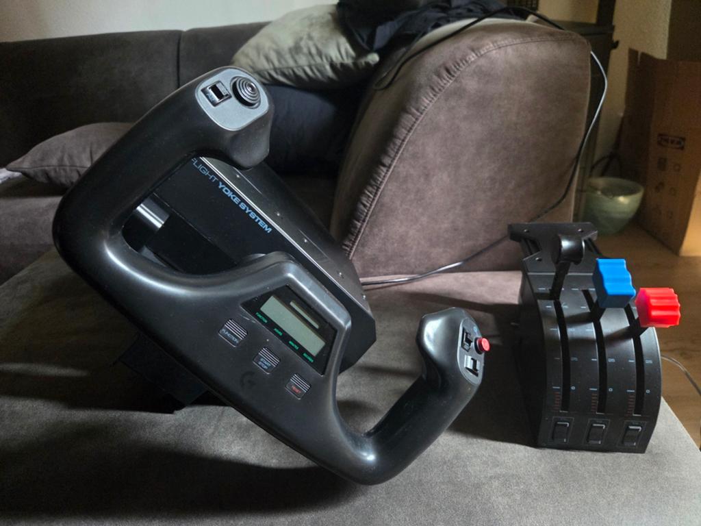 Logitech G Flight Yoke System met Throttle Quadrant, Spelcomputers en Games, Spelcomputers | Overige, Zo goed als nieuw, Ophalen of Verzenden