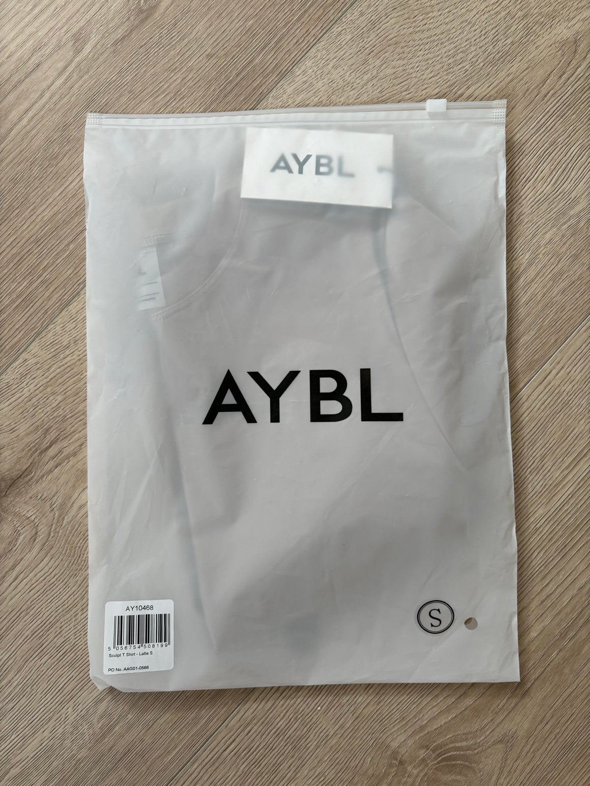 Nieuw AYBL Sculpt T-shirt Beige maat S, Beige, Nieuw, Ophalen of Verzenden, Korte mouw