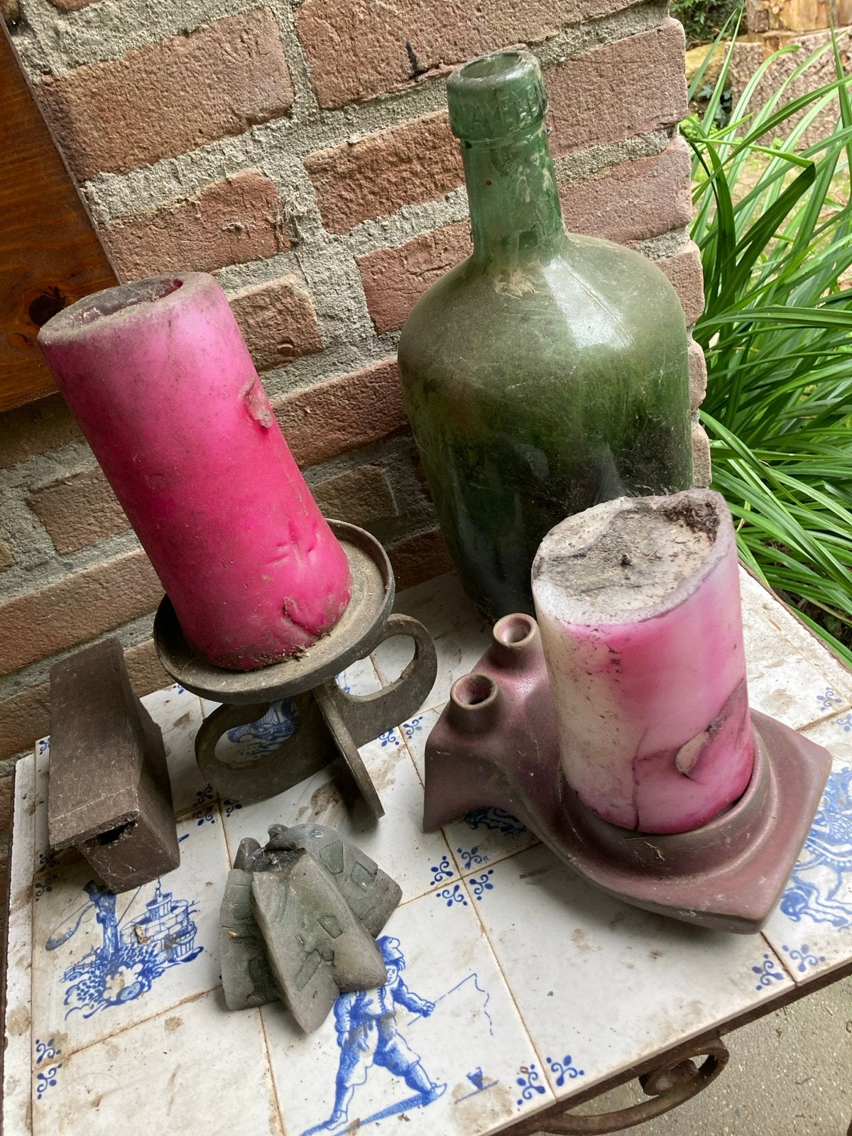 Antieke fles met kandelaars en decoratieve elementen, Ophalen of Verzenden, Overige materialen