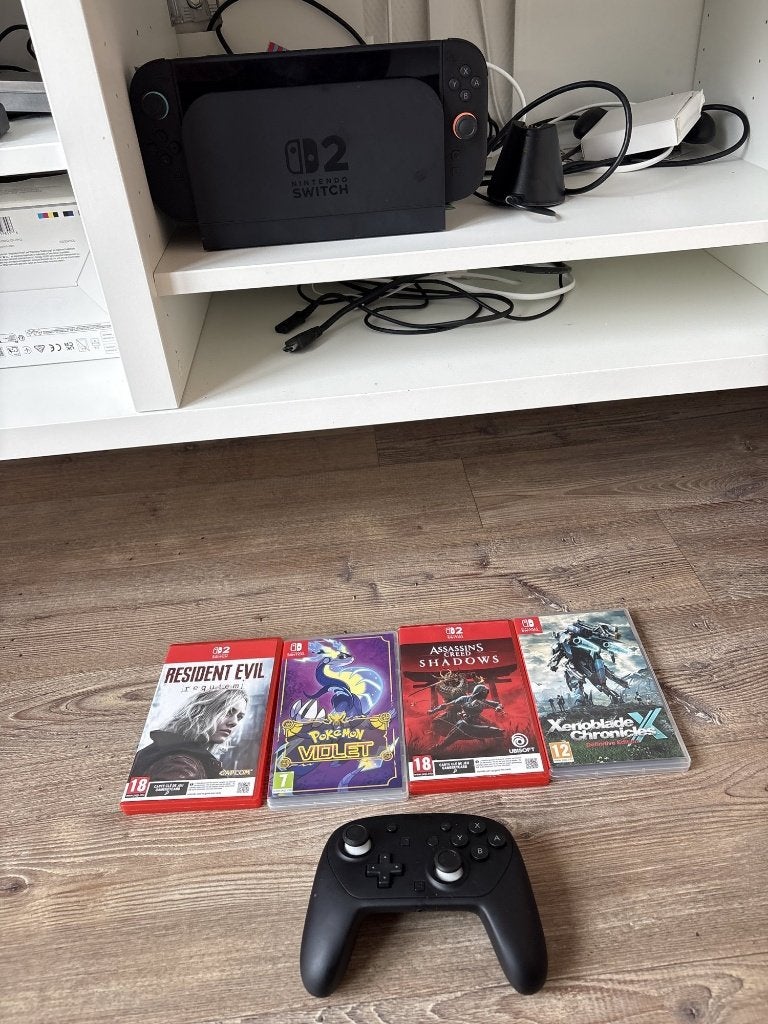 Nintendo Switch 2 + Pro Controller + 4 games, Spelcomputers en Games, Spelcomputers | Nintendo Switch, Met games, Ophalen of Verzenden