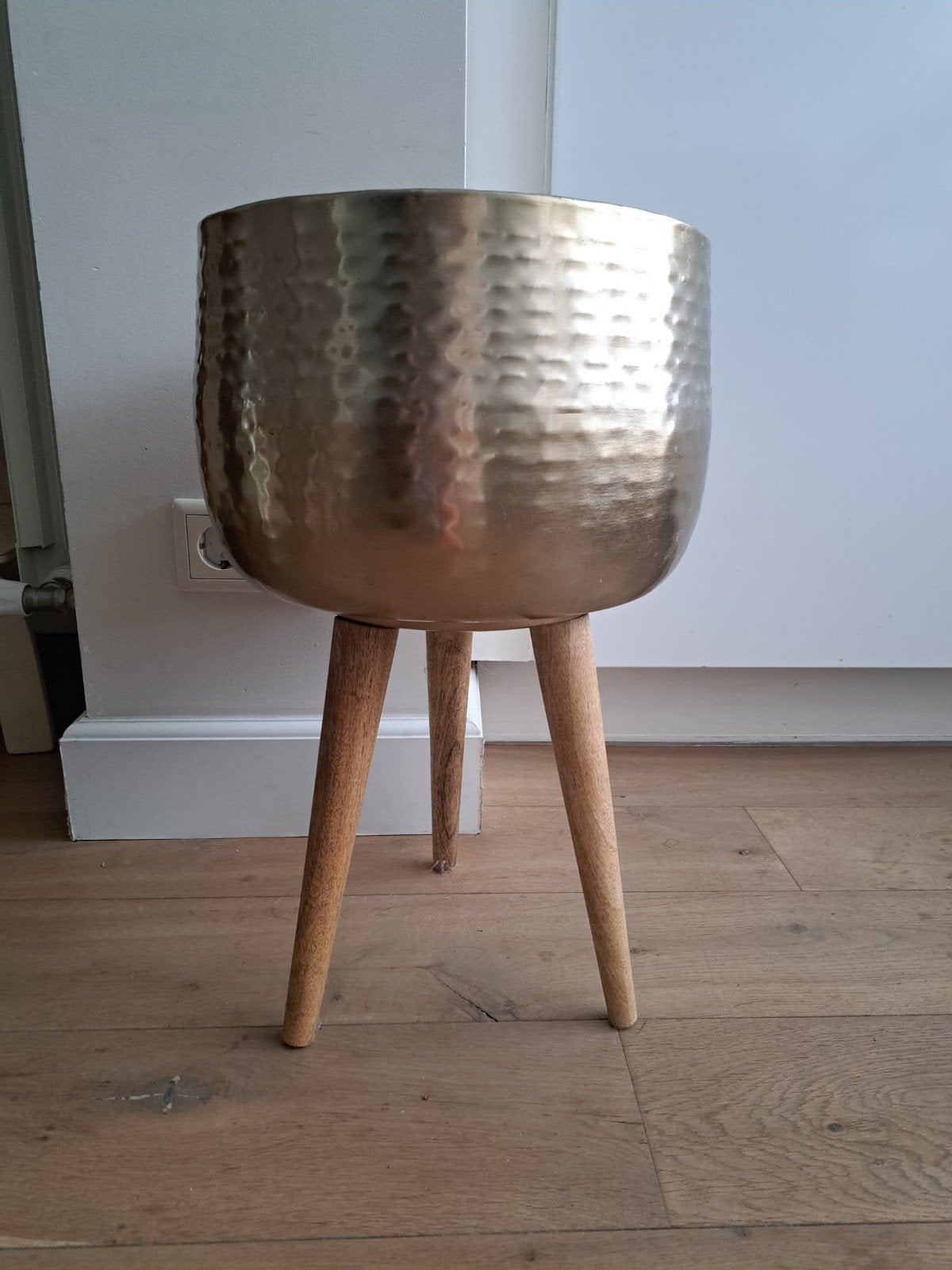 Gouden bloempot op houten poten - 50 cm hoog, Huis en Inrichting, Ophalen, Gebruikt