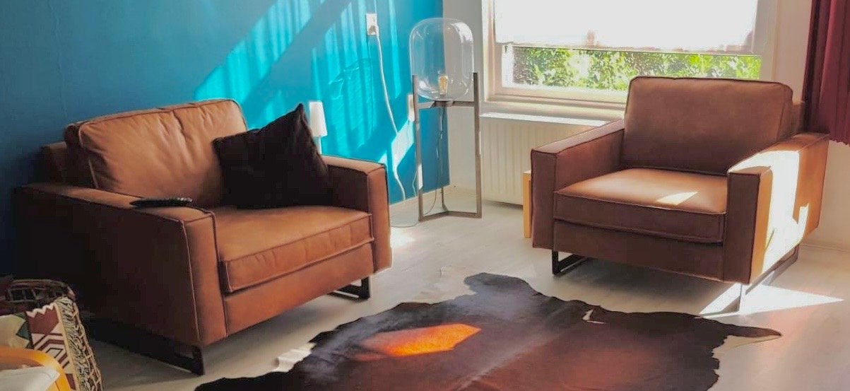 cognac leren fauteuils (2 stuks) + voetenbank, Ophalen, Zo goed als nieuw, Leer, 75 tot 100 cm