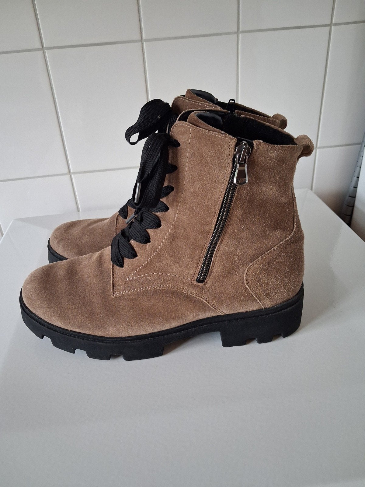 WALDLAUFER bruine veterlaarsjes maat 41, Kleding | Dames, Schoenen, Bruin, Lage of Enkellaarzen, Ophalen of Verzenden, Zo goed als nieuw