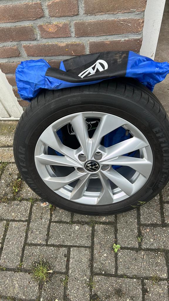 Te koop een set orginele vw velg past op golf polo, Velg(en), 16 inch, Ophalen of Verzenden, 195 mm