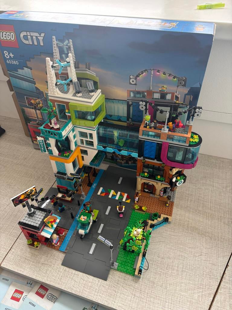 Lego City 60380 Stadscentrum - Als nieuw, City, Lego, Ophalen of Verzenden, Zo goed als nieuw