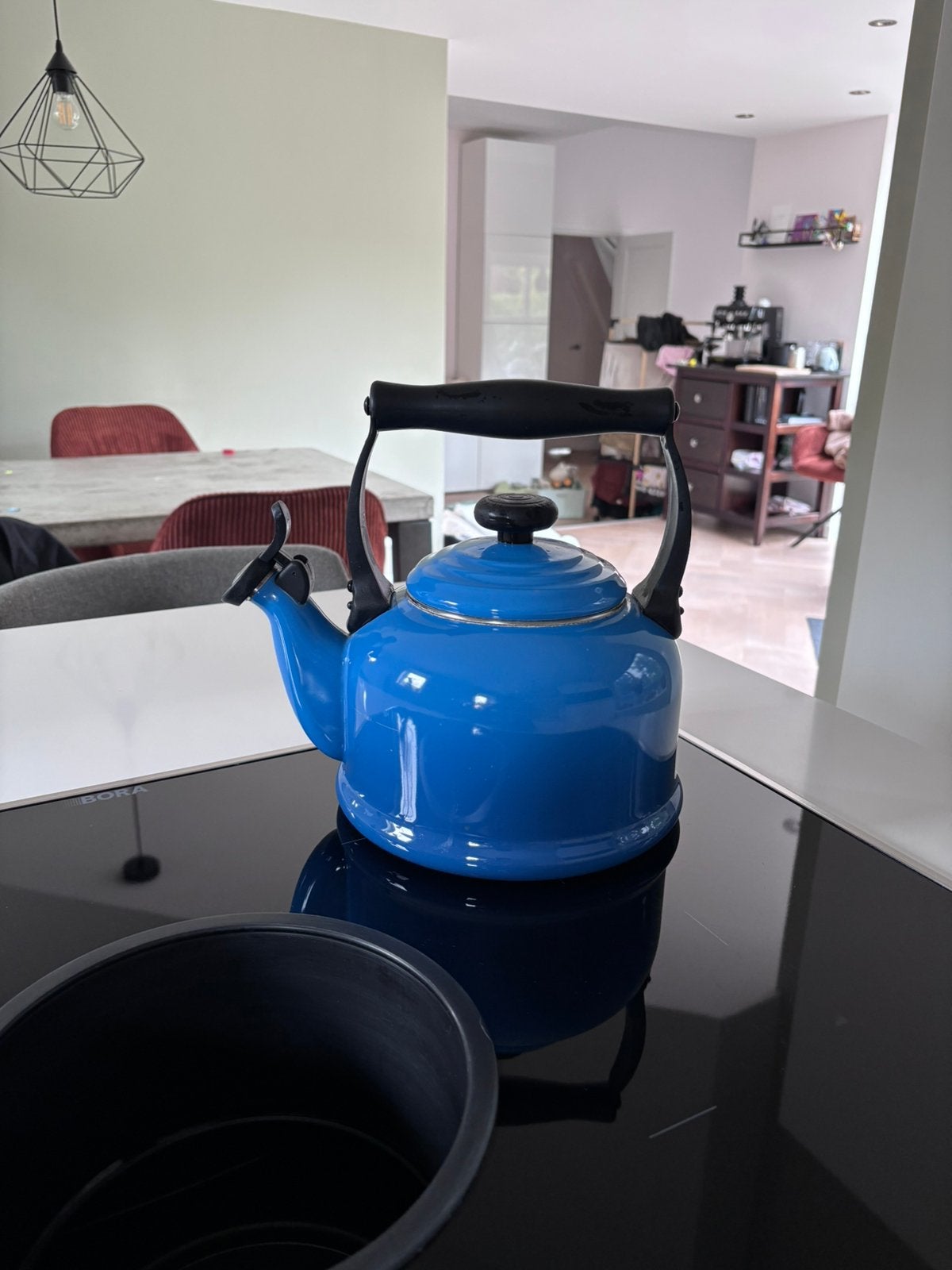 Le Creuset Fluitketel | Blauw | Zo goed als nieuw, Witgoed en Apparatuur, Waterkokers, 2 liter of meer, Ophalen of Verzenden, Zo goed als nieuw