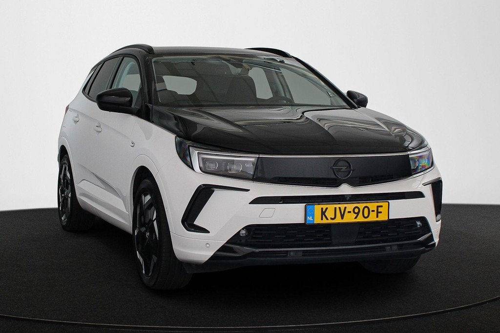 Opel Grandland 1.6T 300pk Plug-In Hybrid 4x4 GSe / Stoel-Stu, Auto's, Opel, 4 cilinders, 1776 kg, Alcantara, Wit