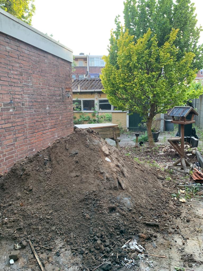 Gratis vulgrond af te halen 2.8-3m³ in Vlaardingen, Ophalen, Tuinaarde