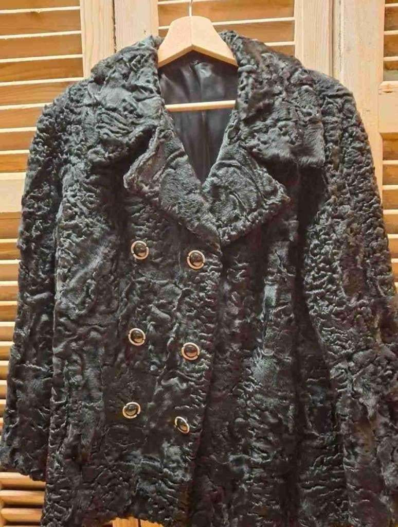 Vintage Zwarte astrakan bontjas mt 36/38, Kleding | Dames, Jassen | Winter, Zwart, Etten-Leur, DJT@dejuistetoon.eu, Ophalen of Verzenden