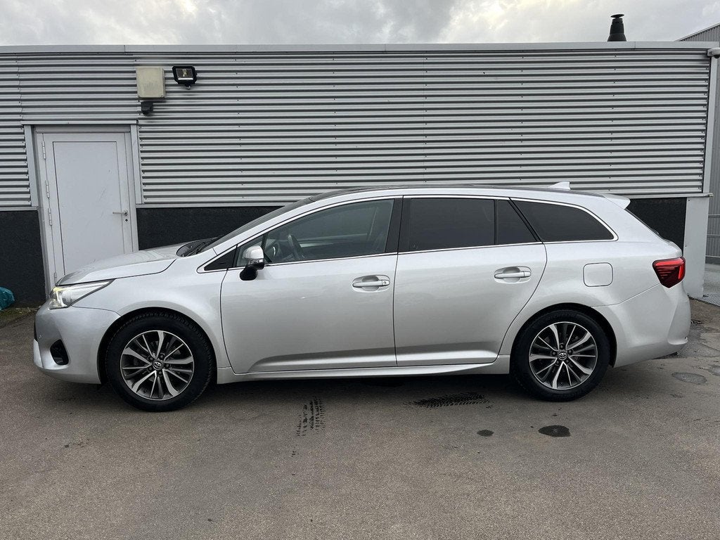 Toyota Avensis Touring Sports 1.8 VVT-i Executive Automaat,, Euro 6, 4 cilinders, Leder, 1600 kg