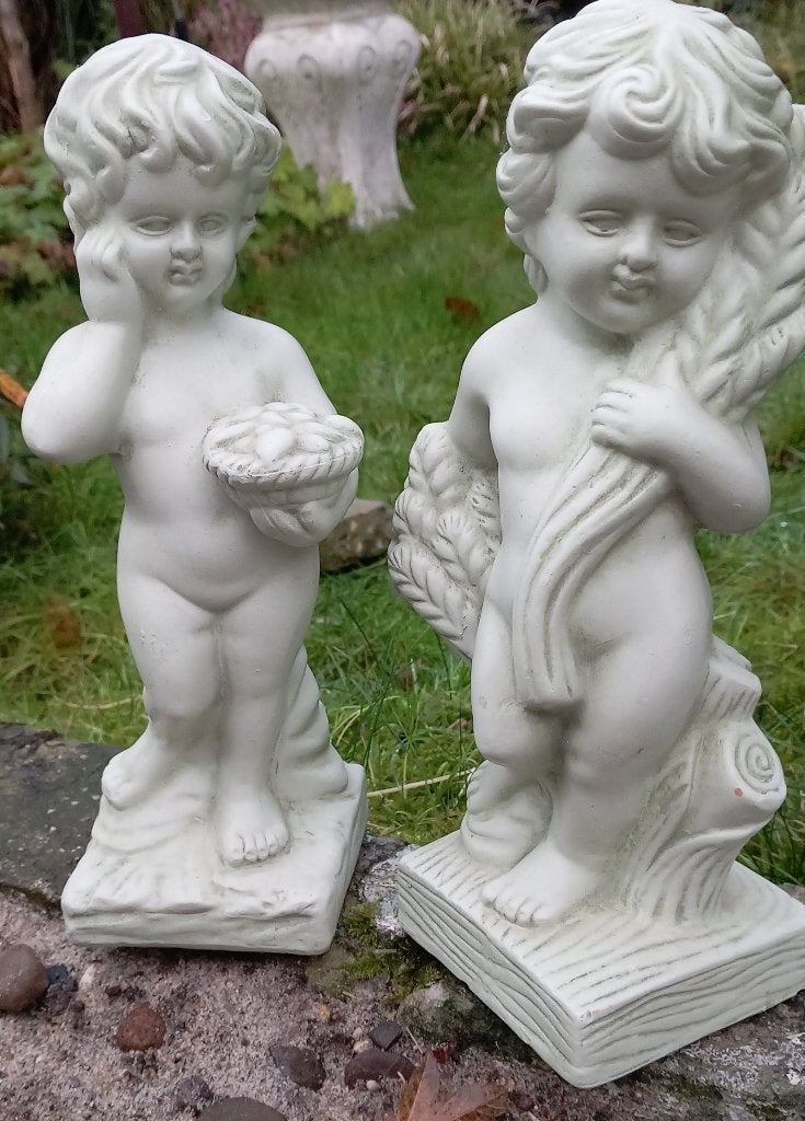 Twee engel beeldjes van porselein, Ophalen of Verzenden, Zo goed als nieuw, Overige typen