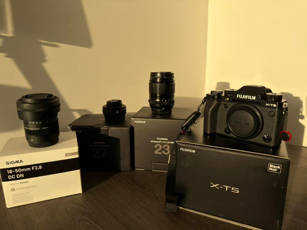Fujifilm X-T5 + 2 prime lenses — Also for sale separately., Audio, Tv en Foto, Fotocamera's Digitaal, Zo goed als nieuw, Fuji