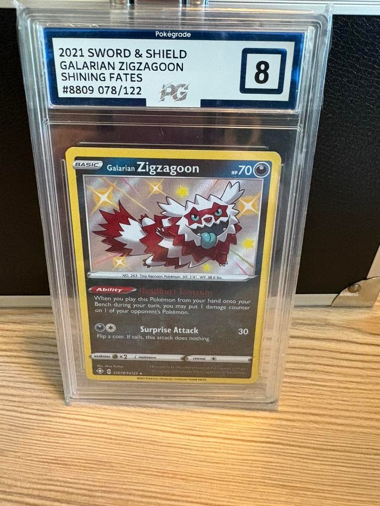 Galarian zigzagoon grade 8, Ophalen of Verzenden, Zo goed als nieuw, Meerdere kaarten, Foil