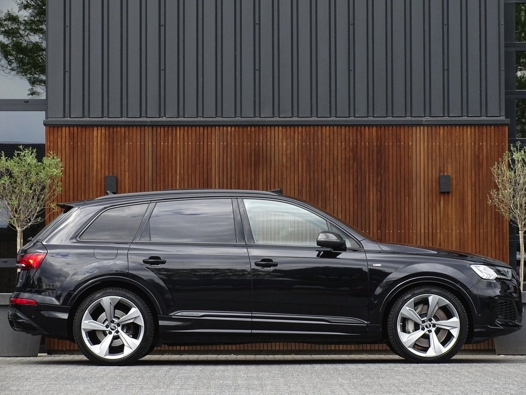Audi Q7 55 TFSIe 381PK Quattro S-line / B&O / Massage / Soft, Auto's, Audi, Gebruikt, 2995 cc, 38 km/l, Zwart