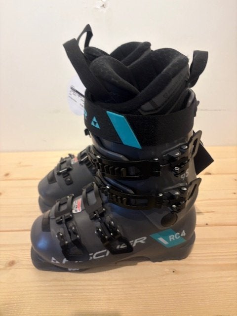 Fischer RC4 95 HV Dames skischoenen maat 23,5 (37) nieuw, Sport en Fitness, Fischer, Info@fischersports.com, Fischer Sports GmbH