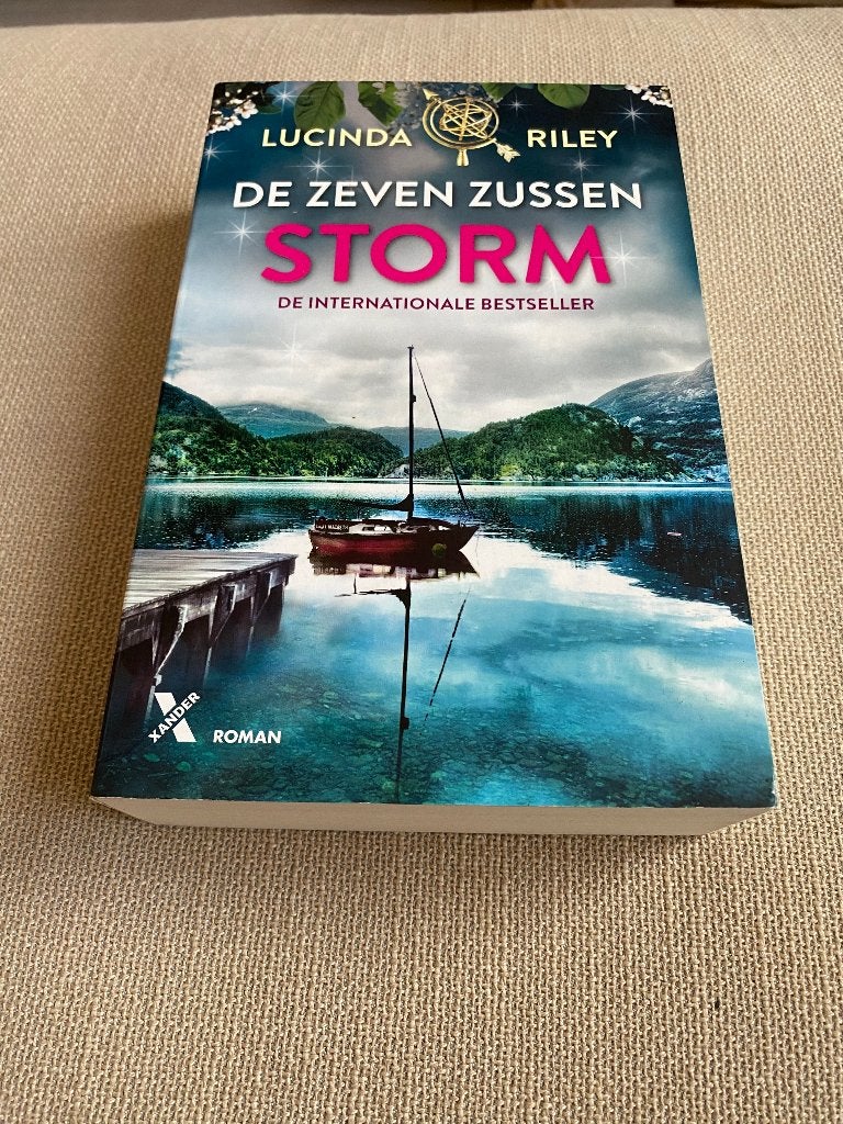 De zeven zussen – Storm | Lucinda Riley – Deel 2, Ophalen of Verzenden, Zo goed als nieuw, Lucinda Riley, Europa overig