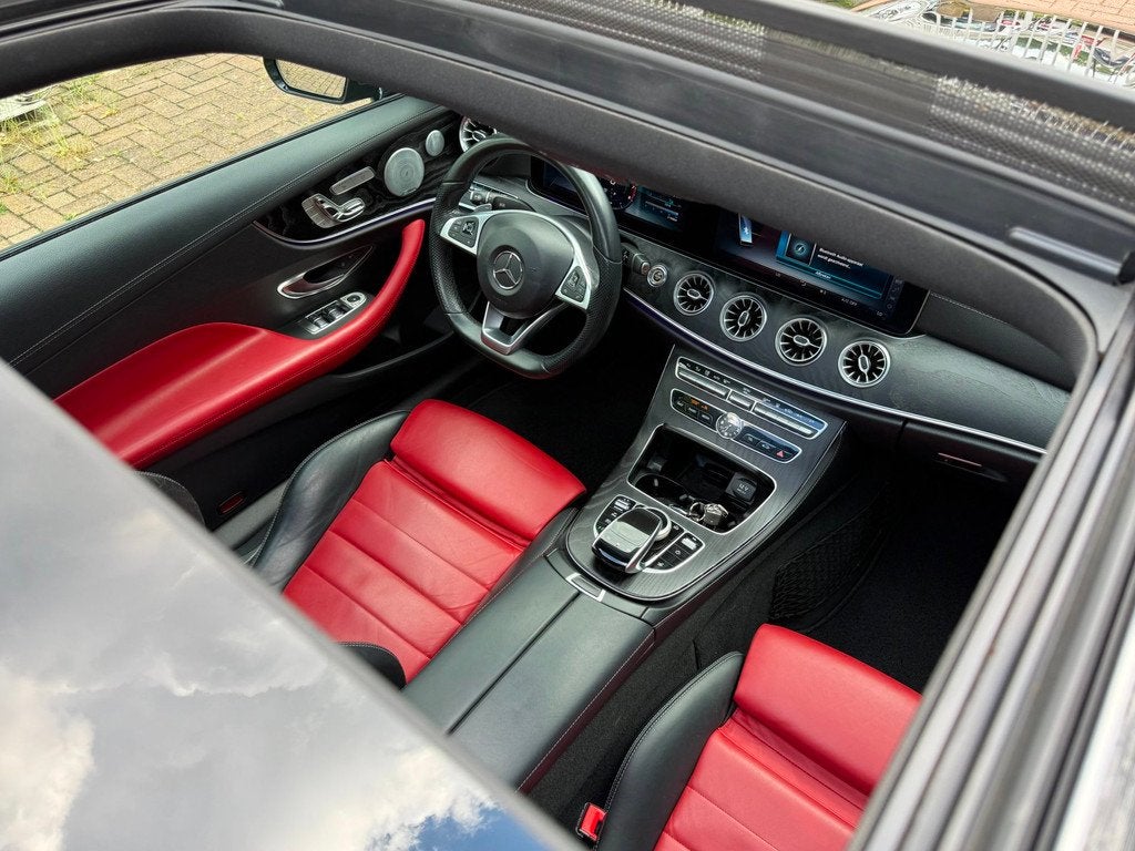Mercedes-Benz E-klasse Coupé 300 Premium + | VOL OPTIES, Auto's, Mercedes-Benz, Automaat, Achterwielaandrijving, 4 cilinders, 4 stoelen