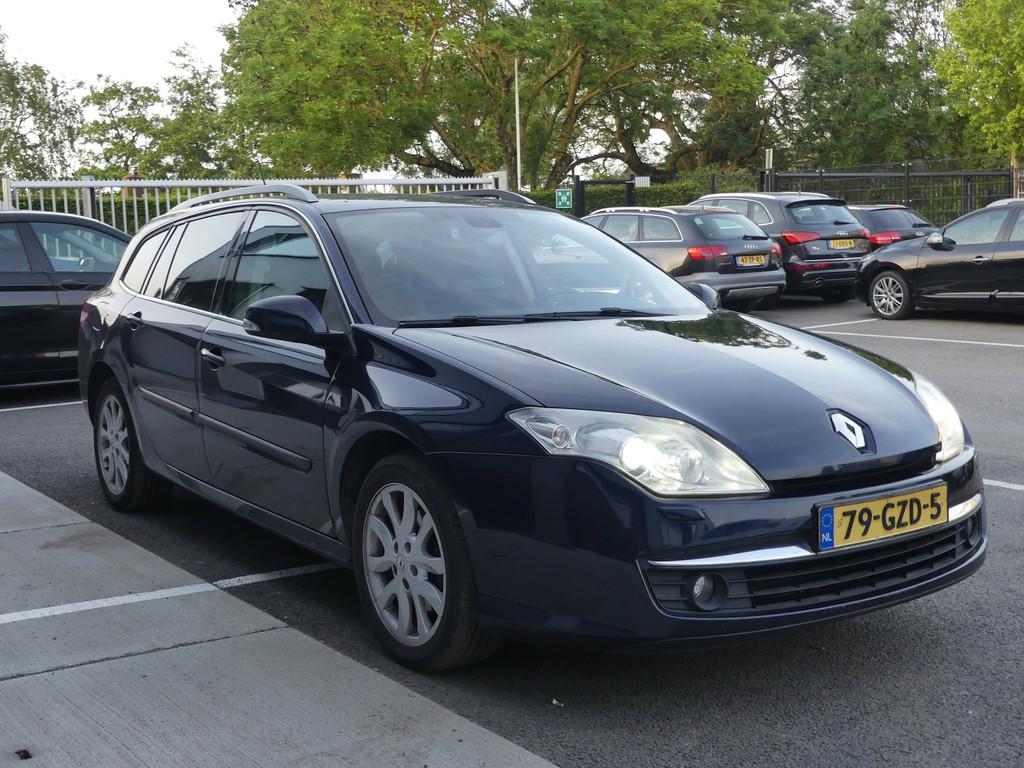 Renault Laguna Estate 2.0 16V Dynamque Nieuw Model ECC Navig, Auto's, Laguna, Gebruikt, Zwart, 4 cilinders