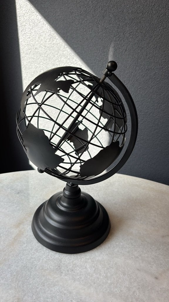 Stoere industriële zwarte metalen wereldbol / globe - H29 cm, 20 cm, Overige typen, Ophalen of Verzenden, Zo goed als nieuw