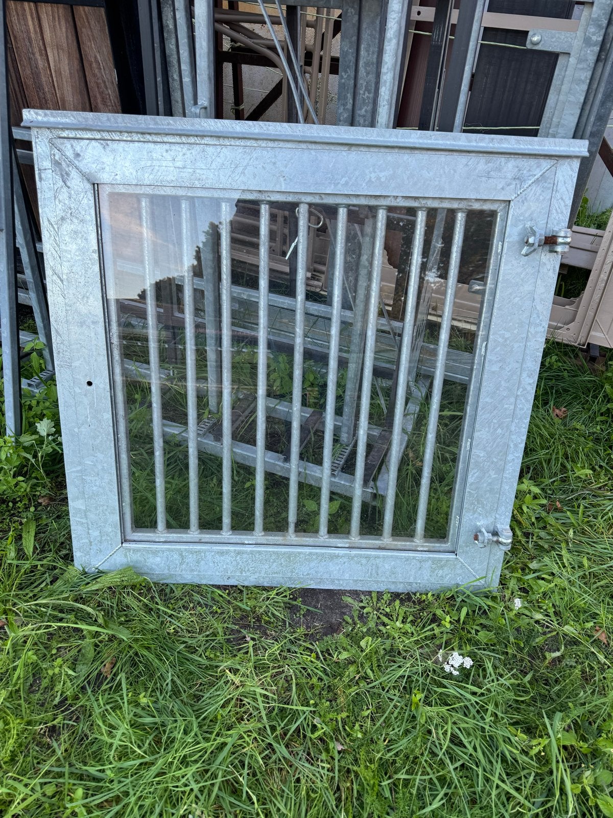 Nieuw zwaar gegalvaniseerd stalluik stalraam 1x1 meter €275, Doe-het-zelf en Verbouw, Ophalen, Gevelraam of Ruit, Minder dan 80 cm