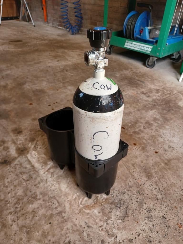 Zuurstoffles 7 liter met houder (niet gekeurd), Doe-het-zelf en Verbouw, Ophalen, Gebruikt